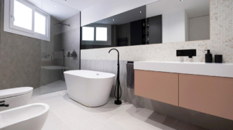 pared de baño con mosaico ONIX®