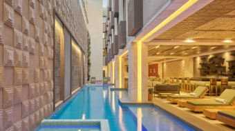 hotel piscina mosaico nieve