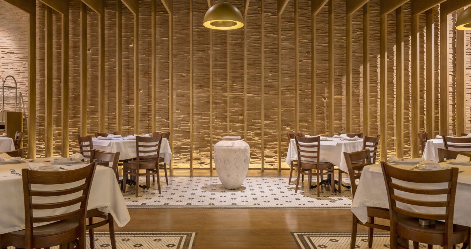 diseño mosaico en suelo de restaurante