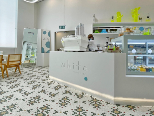 cafetería con pattern hexagonal de ONIX