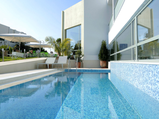 Piscina con mosaico Mistral de ONIX®