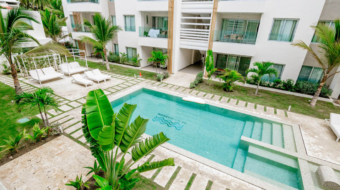 piscina en punta cana con mosaico ONIX®