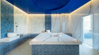 Spa con mosaico vítreo de ONIX