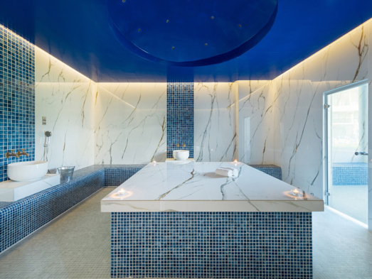 Spa con mosaico vítreo de ONIX