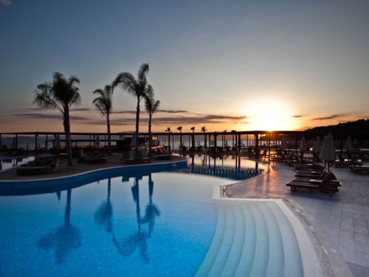 miraggio-thermal-spa-resort_luminiscent-blue