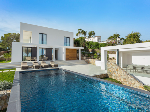 piscina en mallorca con mosaico Opalo de ONIX®