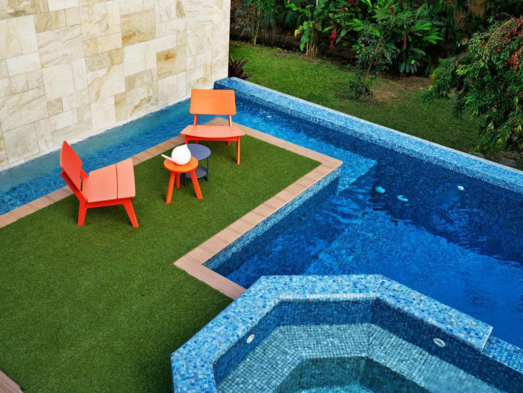 psicina en Panamá con mosaico ONIX®